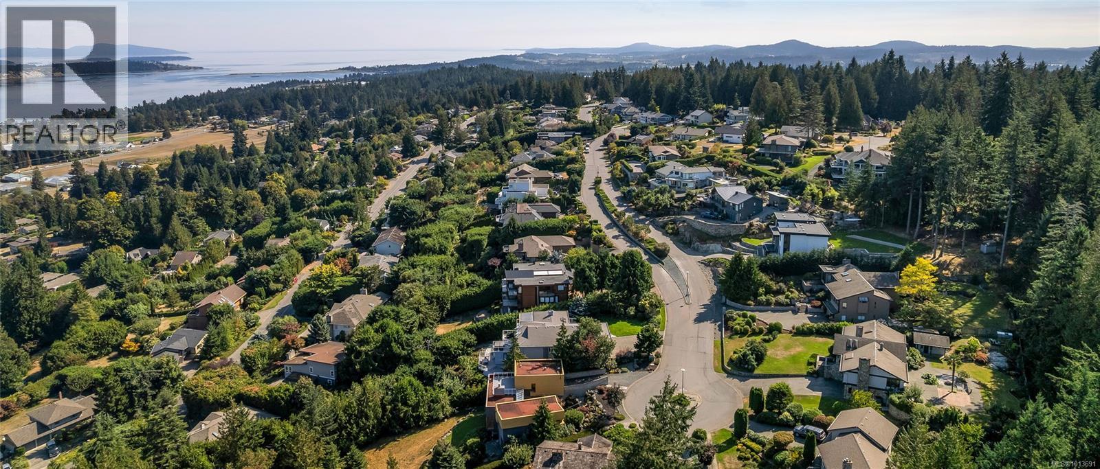 8909 Park Pacific Terr, North Saanich