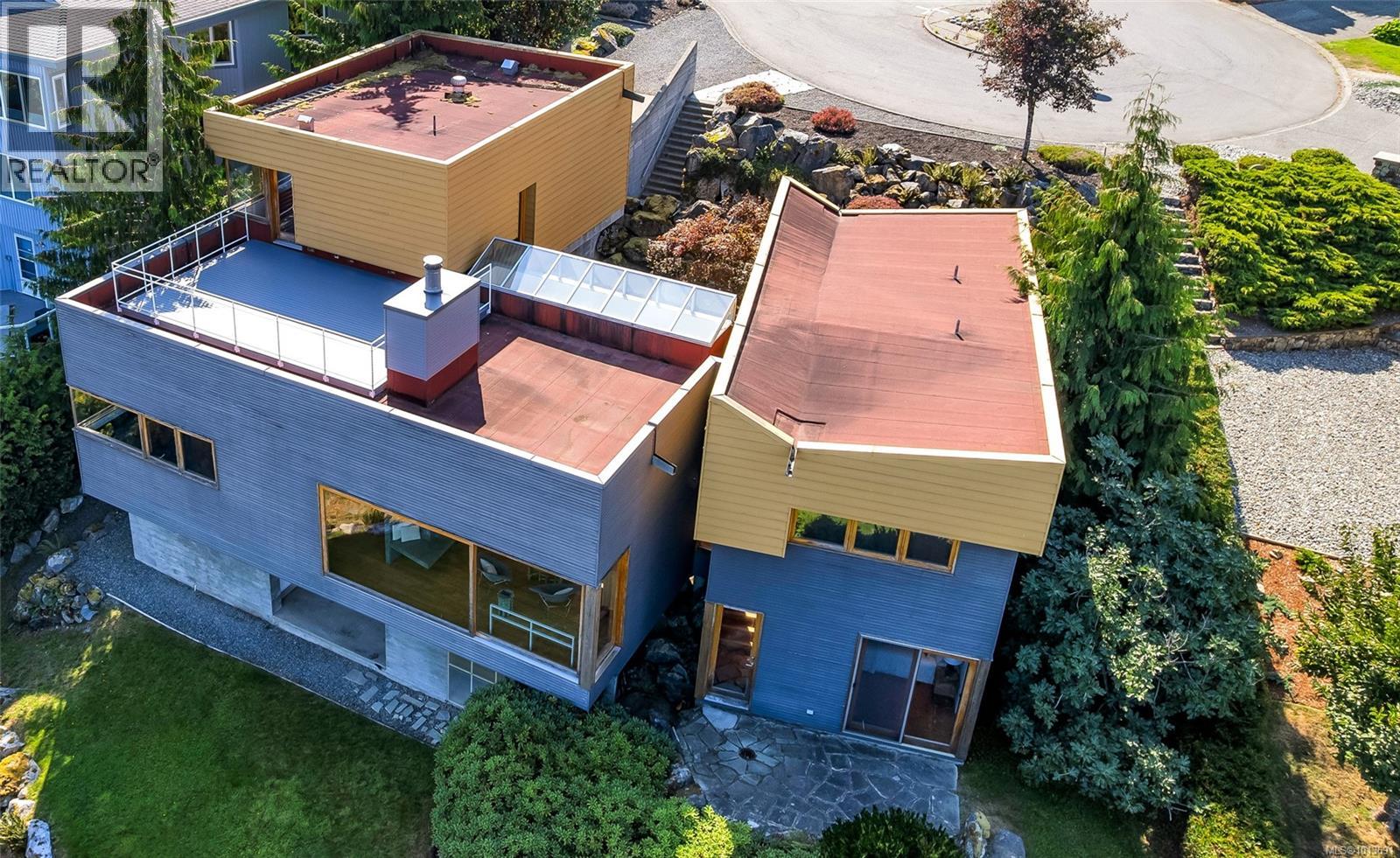 8909 Park Pacific Terr, North Saanich