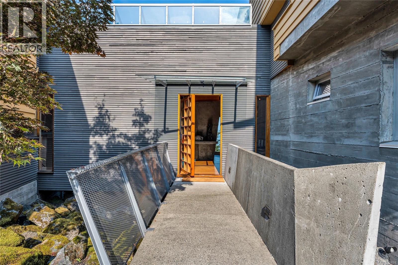 8909 Park Pacific Terr, North Saanich