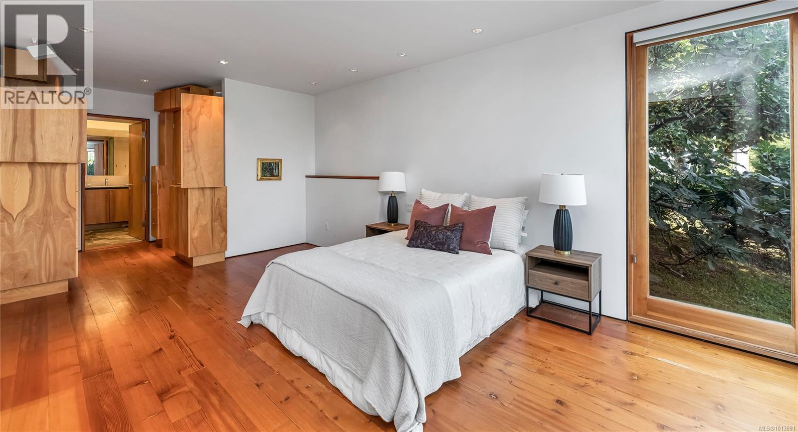 8909 Park Pacific Terr, North Saanich