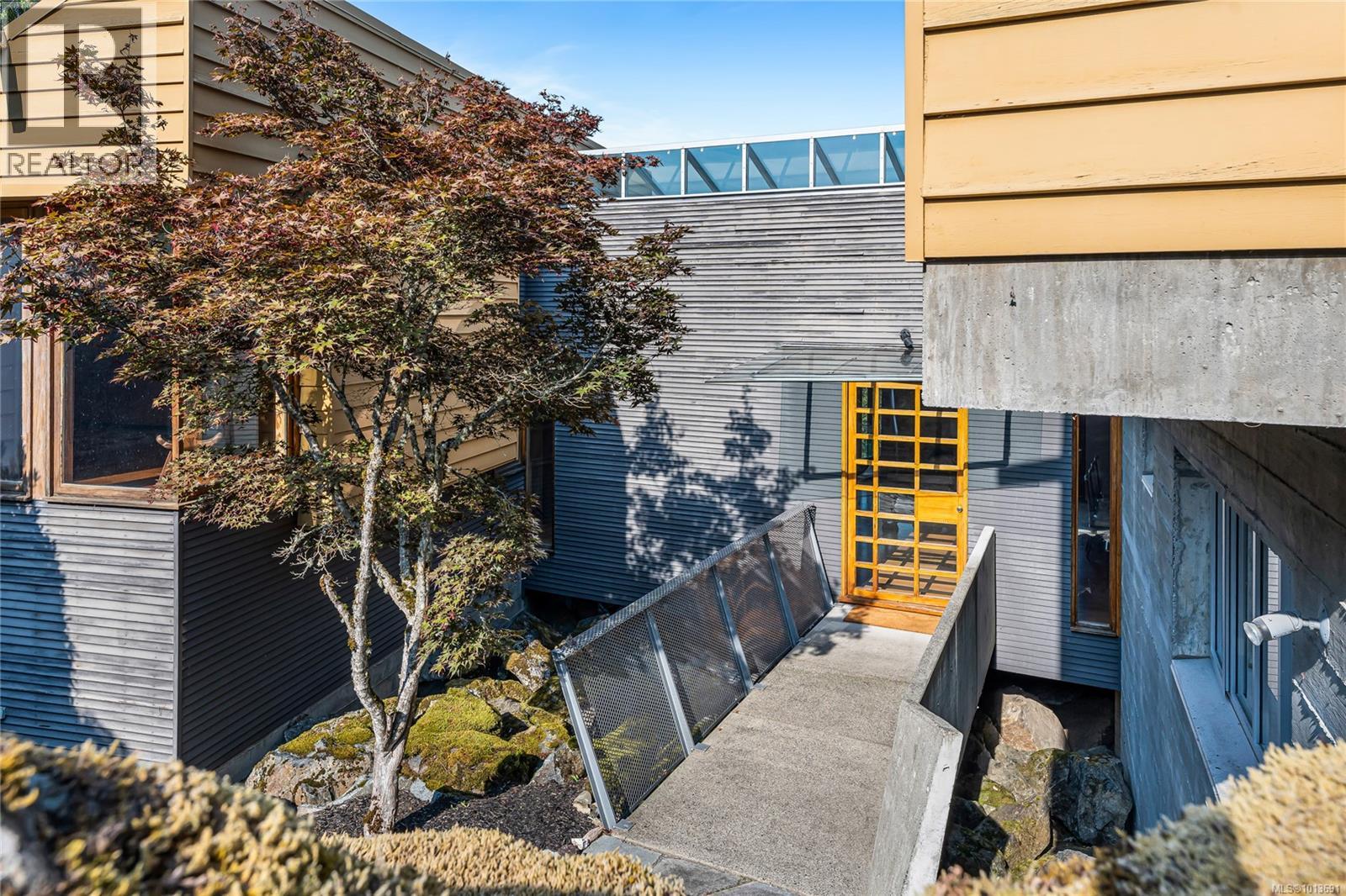 8909 Park Pacific Terr, North Saanich