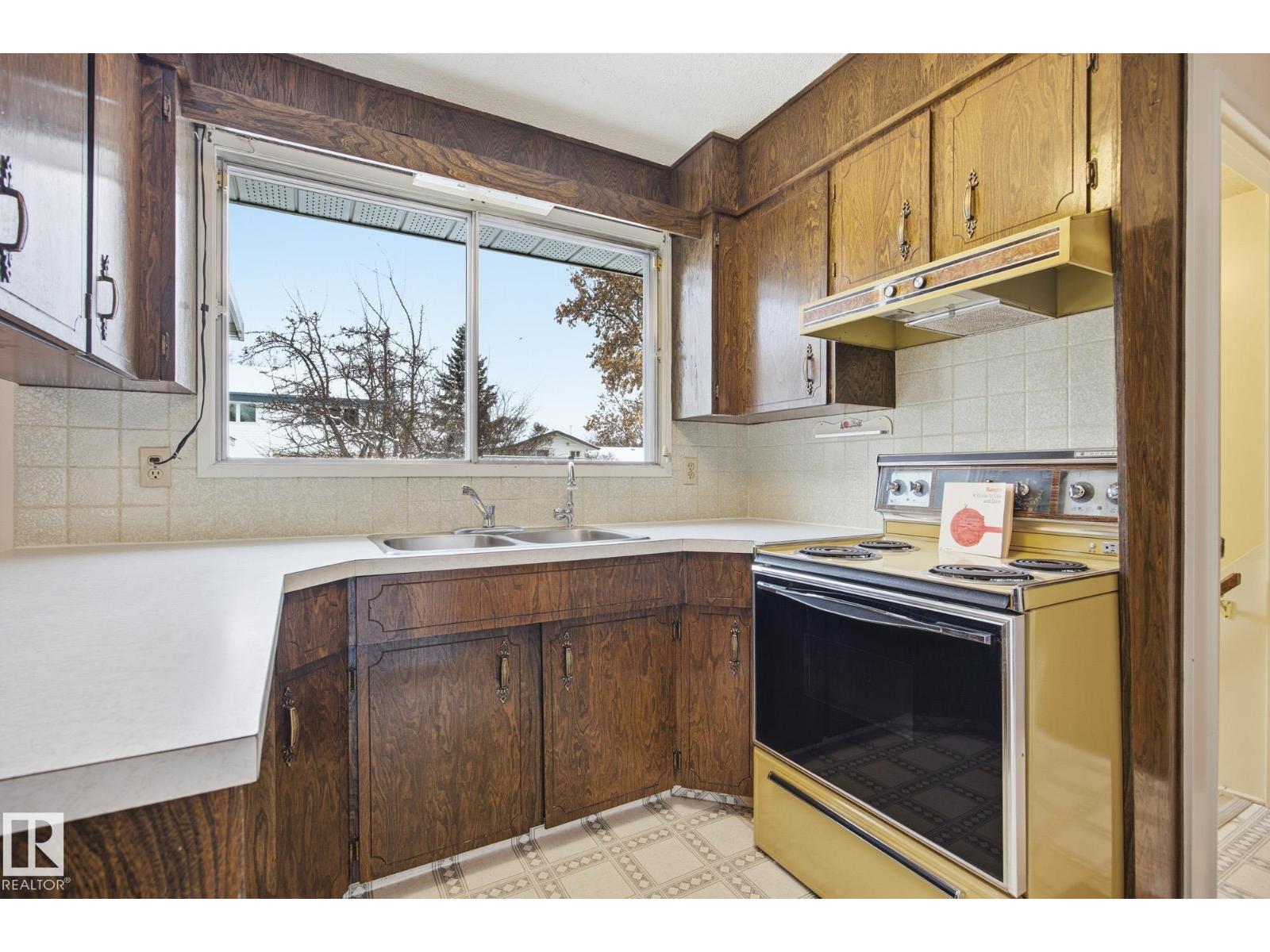 29 ANDREW CR, St. Albert