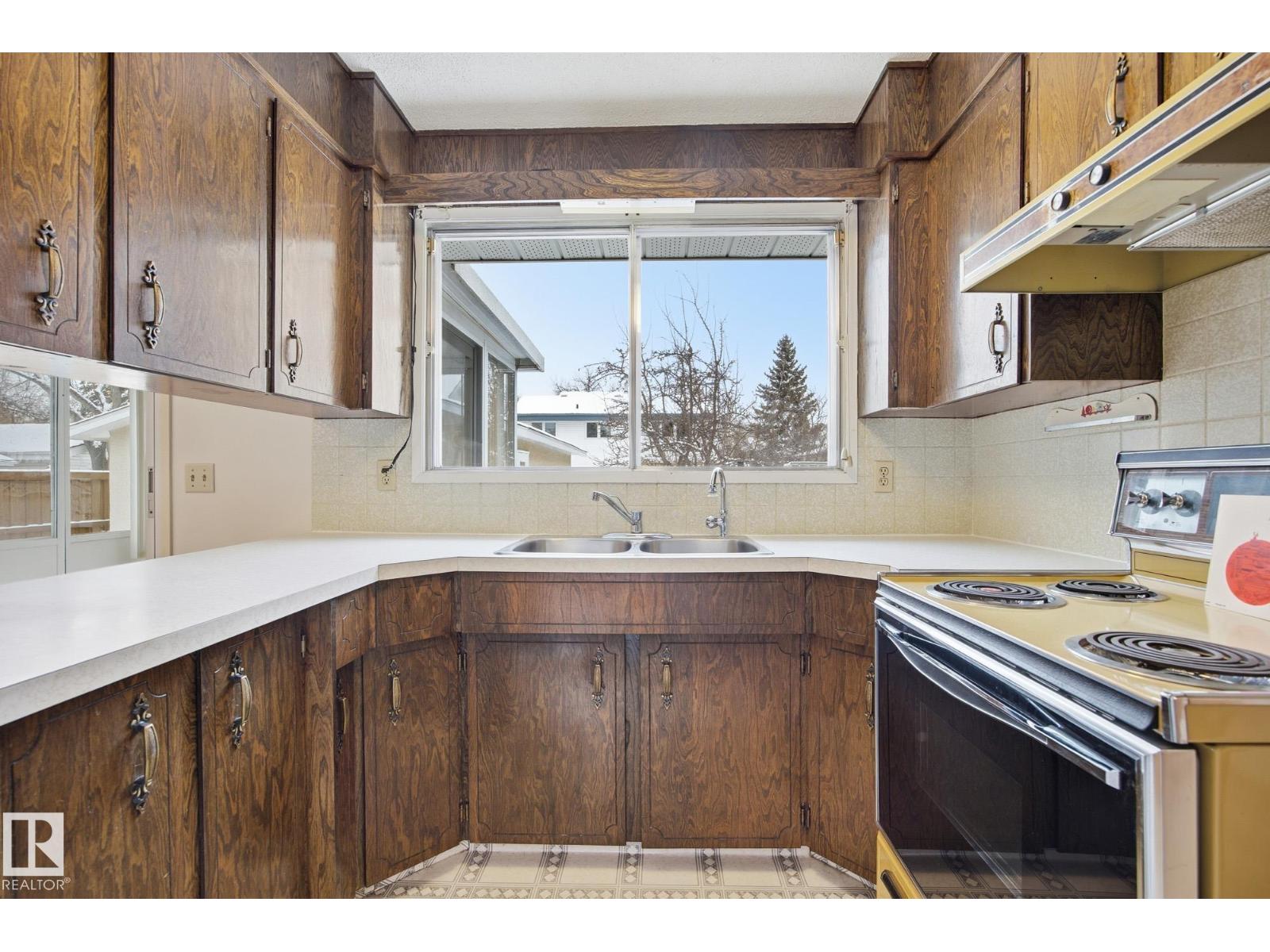 29 ANDREW CR, St. Albert