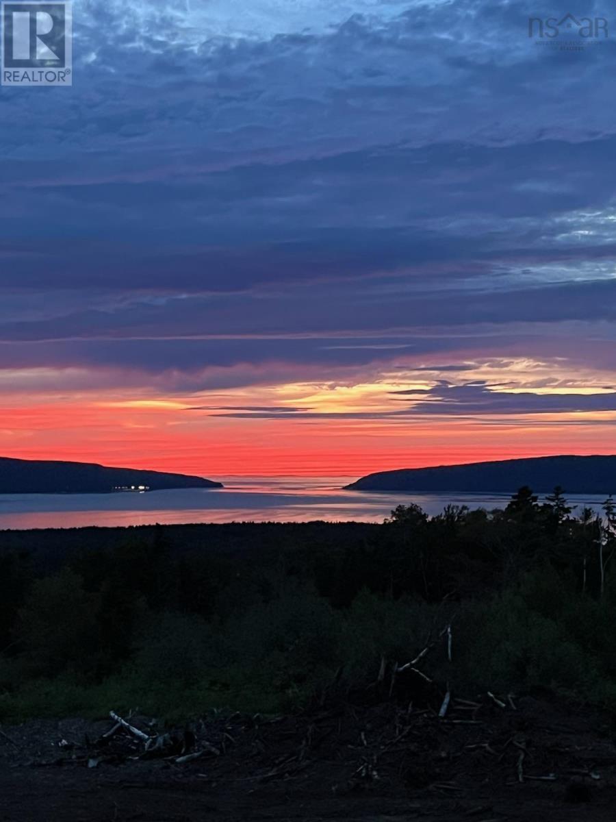 Property 11 of 13 of 101 Highway