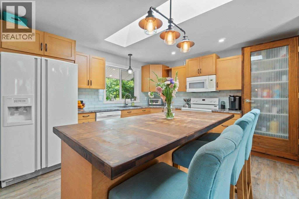 2131 21 Street NE, Salmon Arm