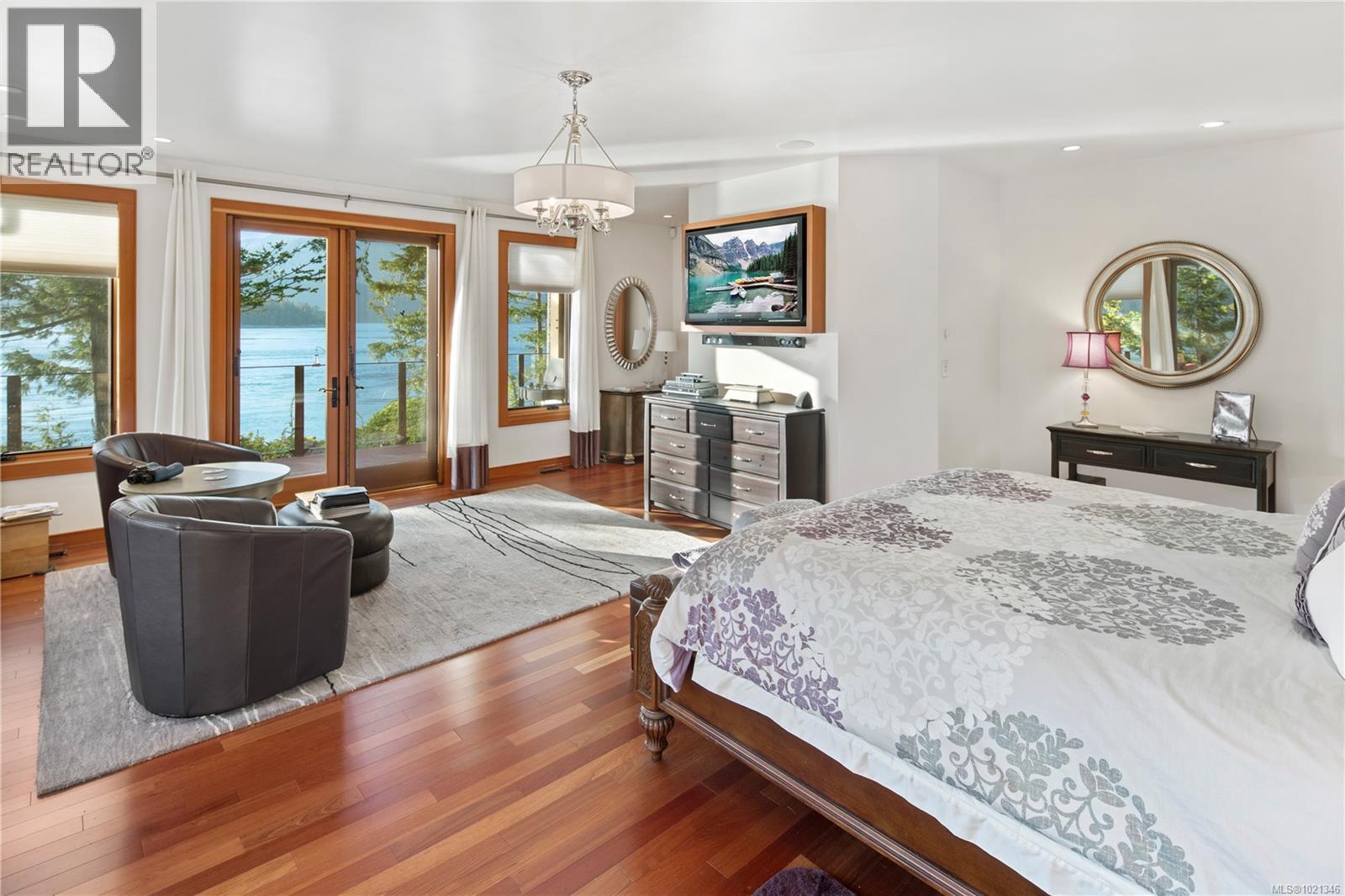 1 Stuart Island, Stuart Island