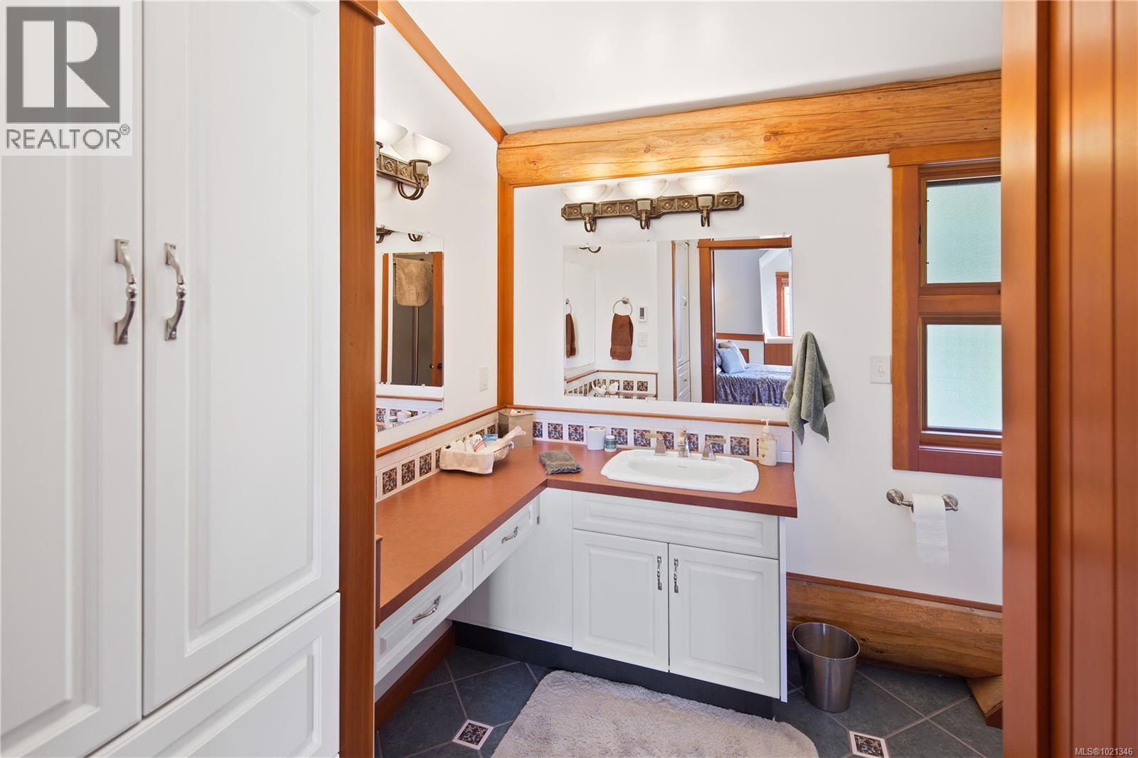 1 Stuart Island, Stuart Island