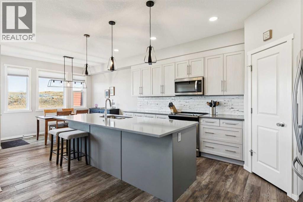 Single Family House for Sale in  Crestridge Bay SW Crestmont Calgary 