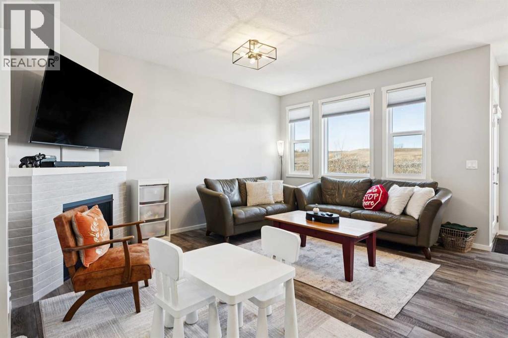 Single Family House for Sale in  Crestridge Bay SW Crestmont Calgary 