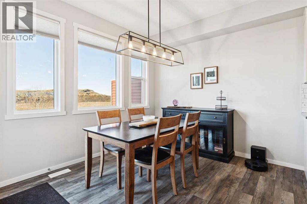 Single Family House for Sale in  Crestridge Bay SW Crestmont Calgary 