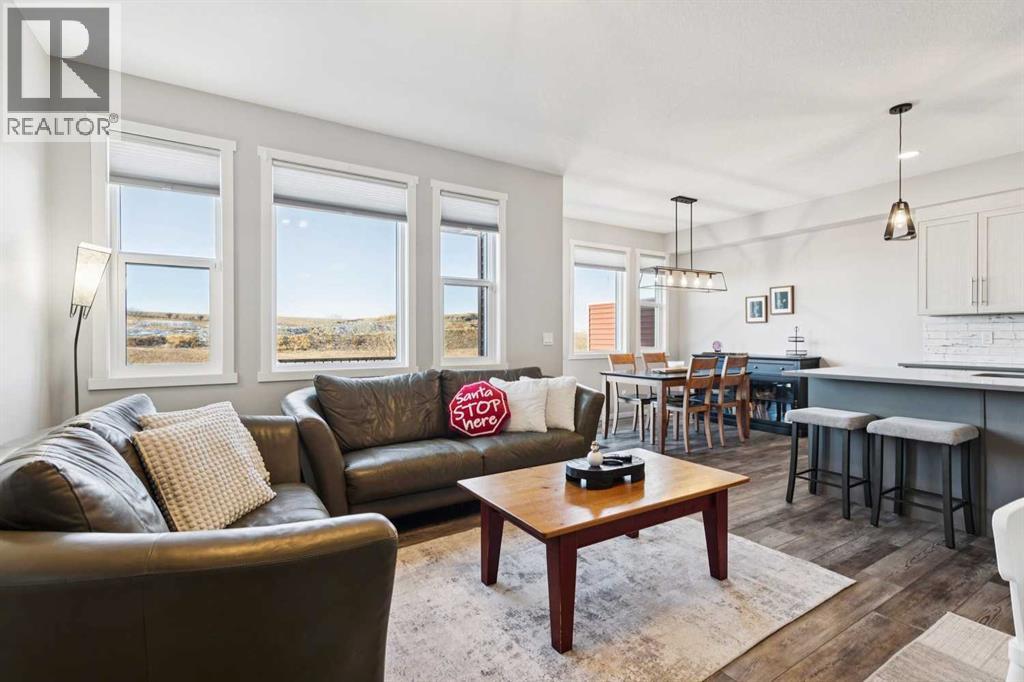 Single Family House for Sale in  Crestridge Bay SW Crestmont Calgary 