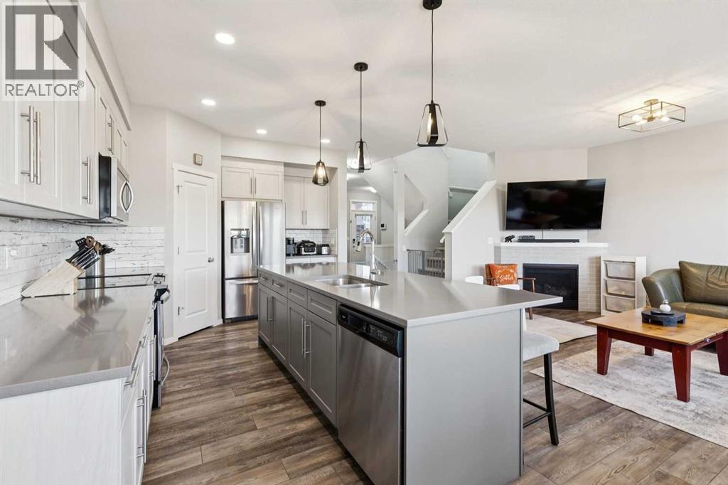 Single Family House for Sale in  Crestridge Bay SW Crestmont Calgary 