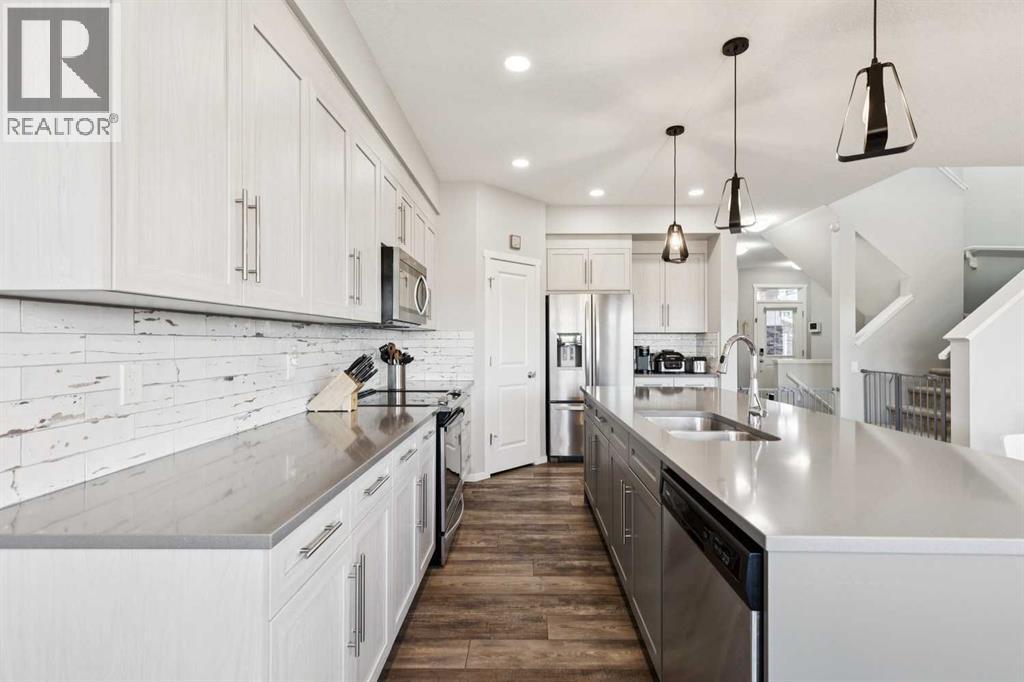 Single Family House for Sale in  Crestridge Bay SW Crestmont Calgary 