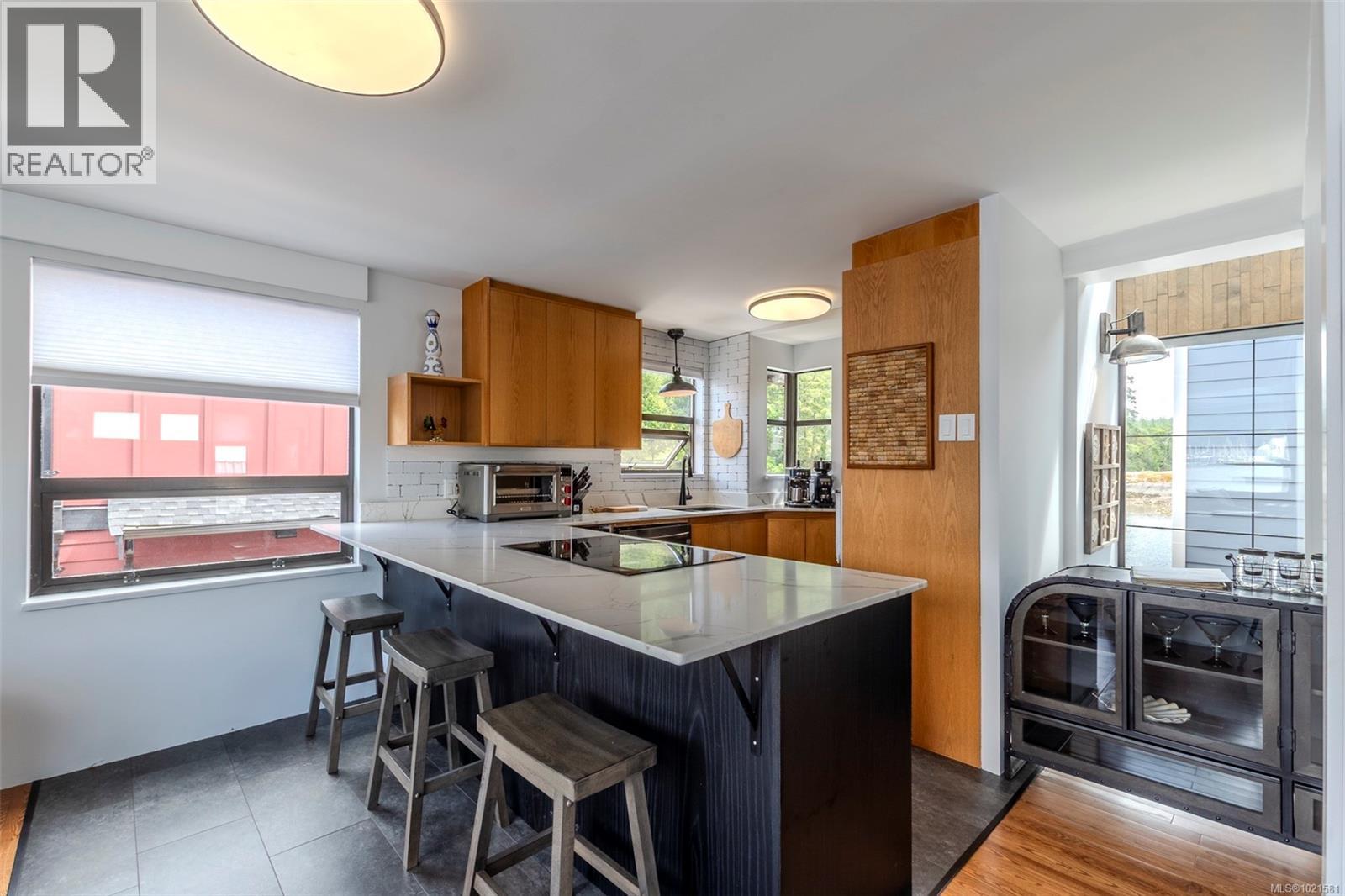 J17 6145 Genoa Bay Rd, Duncan