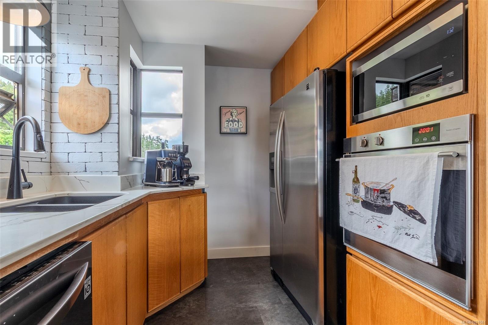 J17 6145 Genoa Bay Rd, Duncan