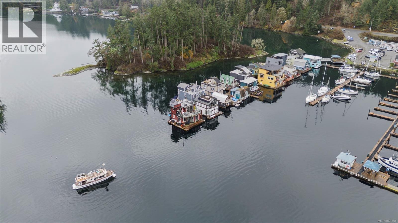 J17 6145 Genoa Bay Rd, Duncan