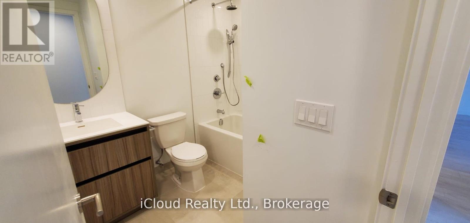 #210 7950 BATHURST STREET - 4