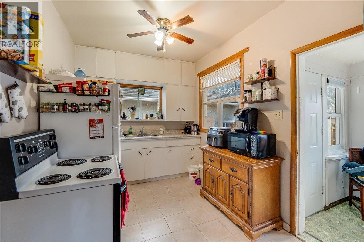 1570 THIRD Avenue, Trail