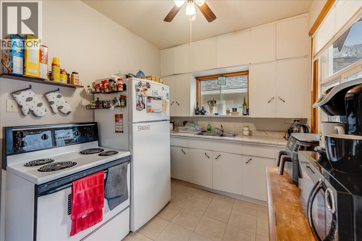 1570 THIRD Avenue, Trail