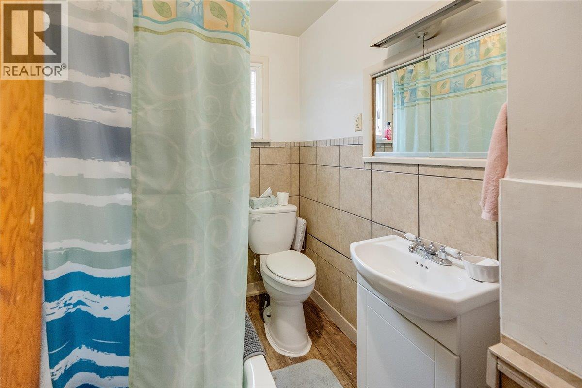 1570 THIRD Avenue, Trail