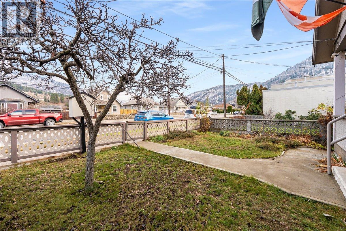 1570 THIRD Avenue, Trail