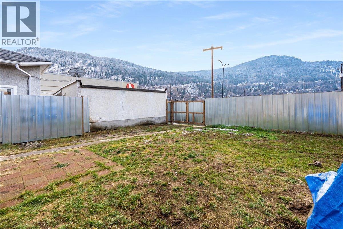 1570 THIRD Avenue, Trail