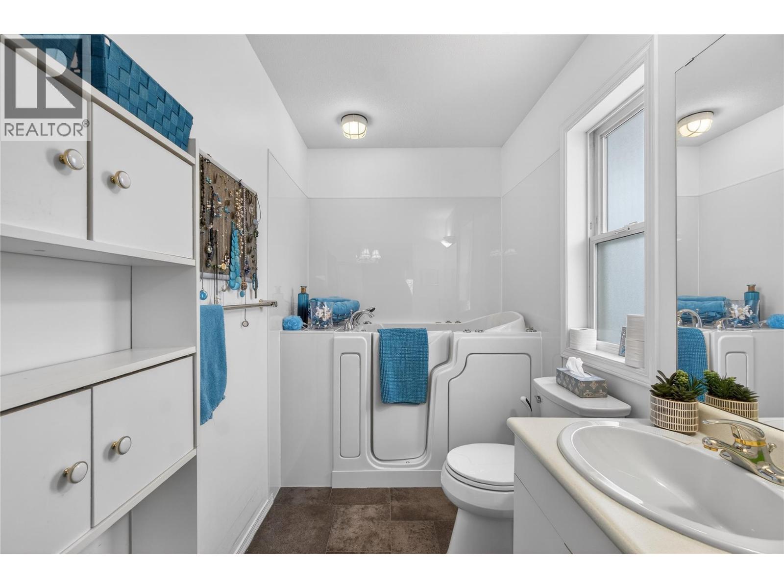 4 801 20th Street Northeast, Salmon Arm