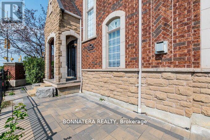 4991 MIDDLESEX GATE - Photo 5 of 40, Mississauga (Churchill Meadows), Ontario