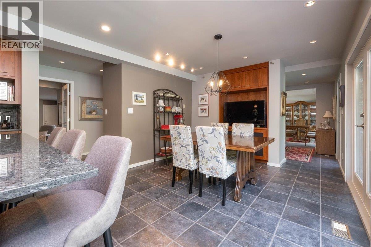 2864 BUSHNELL PLACE, North Vancouver