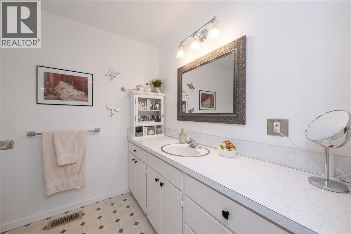 2864 BUSHNELL PLACE, North Vancouver