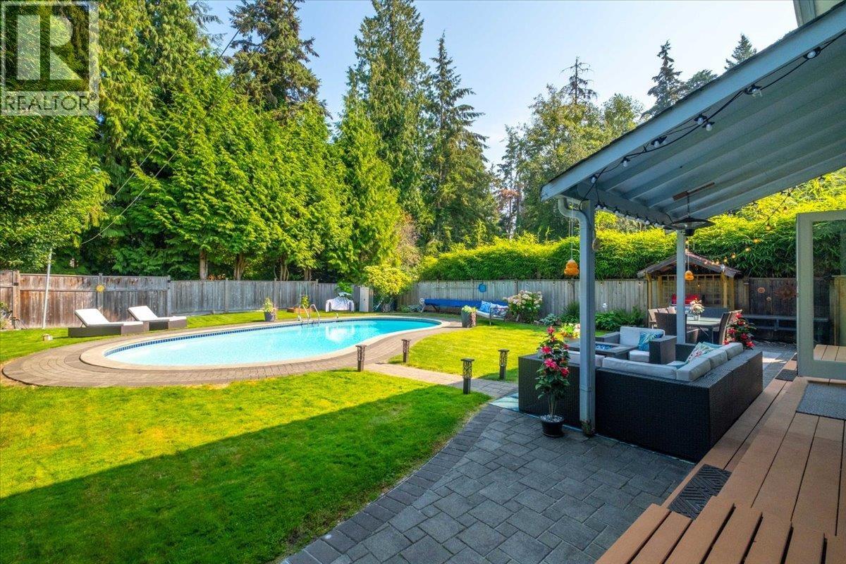 2864 BUSHNELL PLACE, North Vancouver