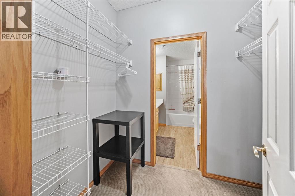 Single Family House for Sale in   Lincoln Way SW Lincoln Park Calgary 