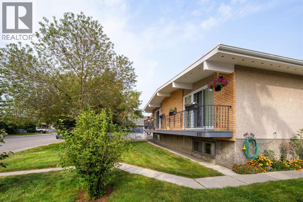 Single Family House Bi-level for Sale in   Street SE Forest Lawn Calgary 