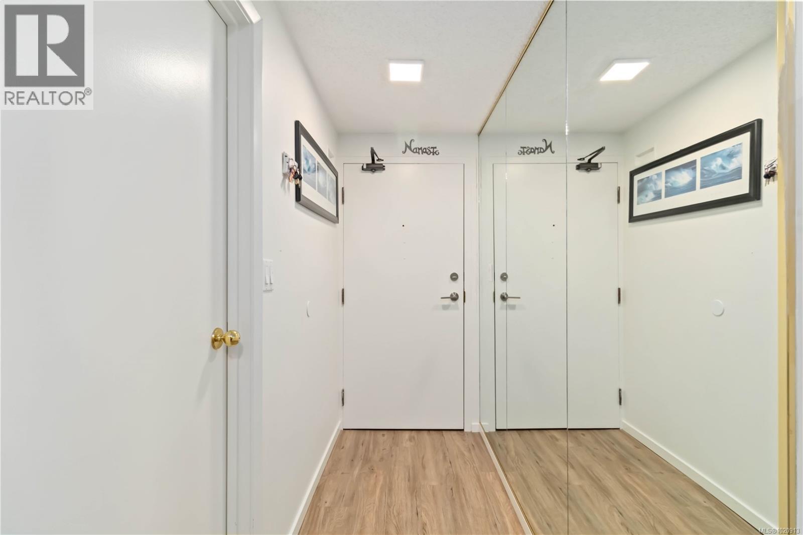 206 327 Maitland St, Victoria