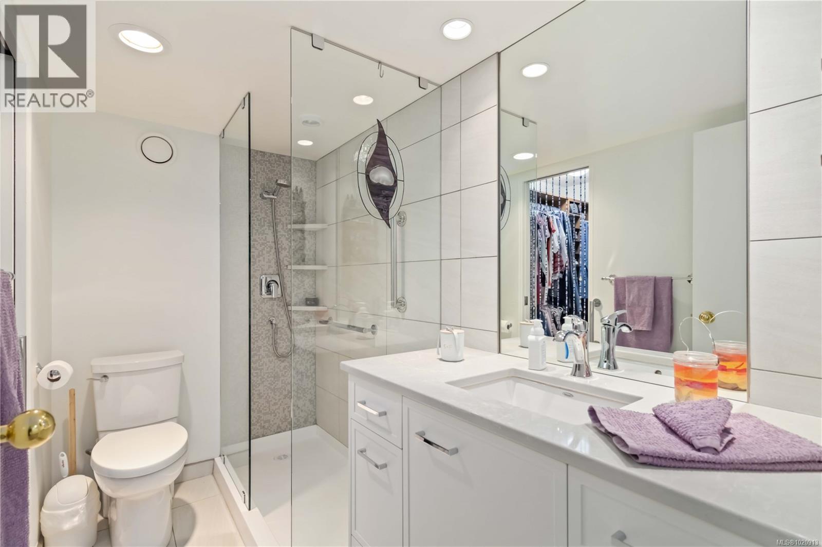 206 327 Maitland St, Victoria