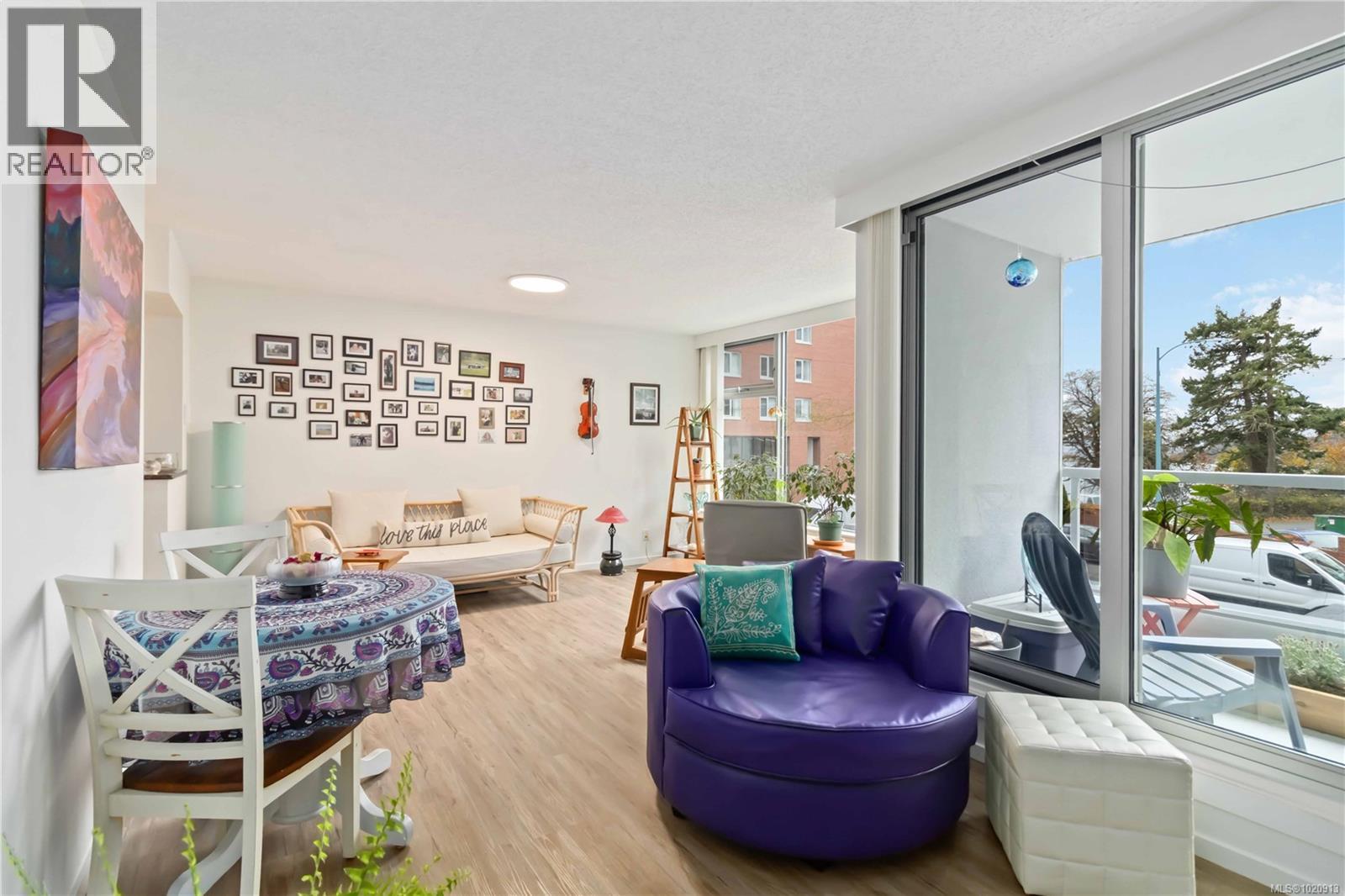 206 327 Maitland St, Victoria