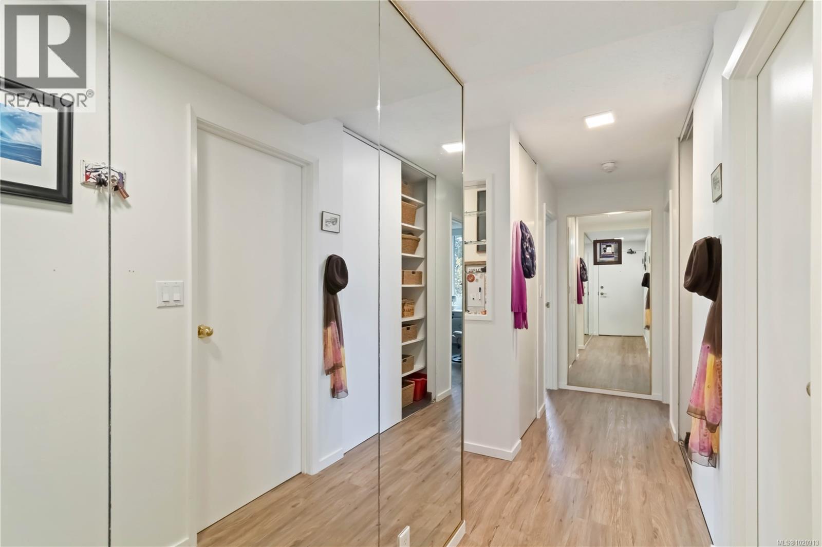 206 327 Maitland St, Victoria