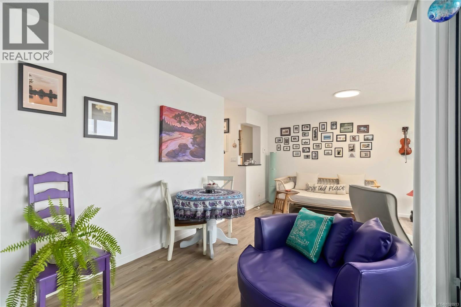 206 327 Maitland St, Victoria