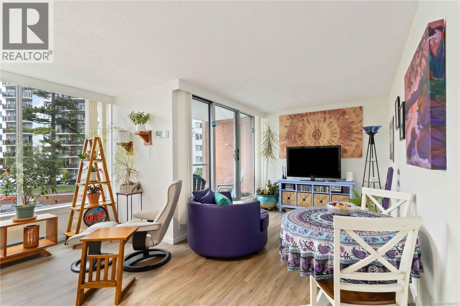 206 327 Maitland St, Victoria