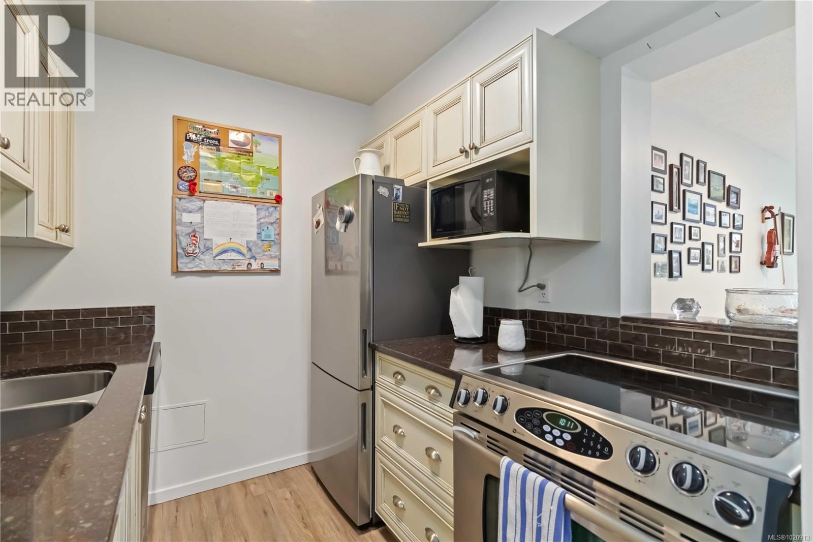 206 327 Maitland St, Victoria