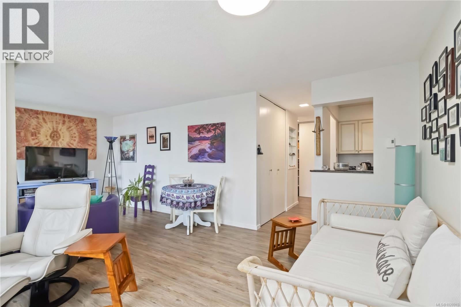 206 327 Maitland St, Victoria