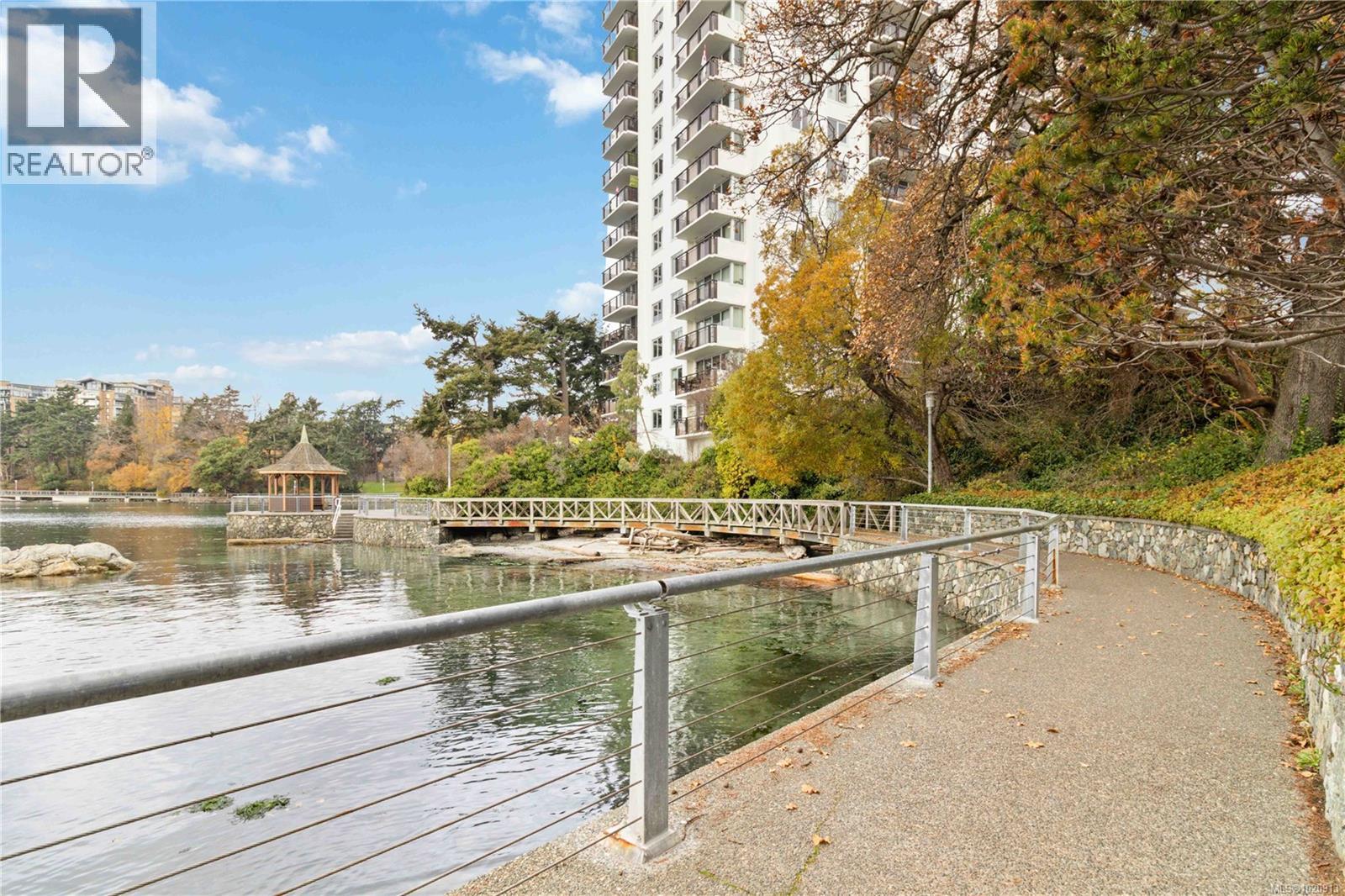 206 327 Maitland St, Victoria