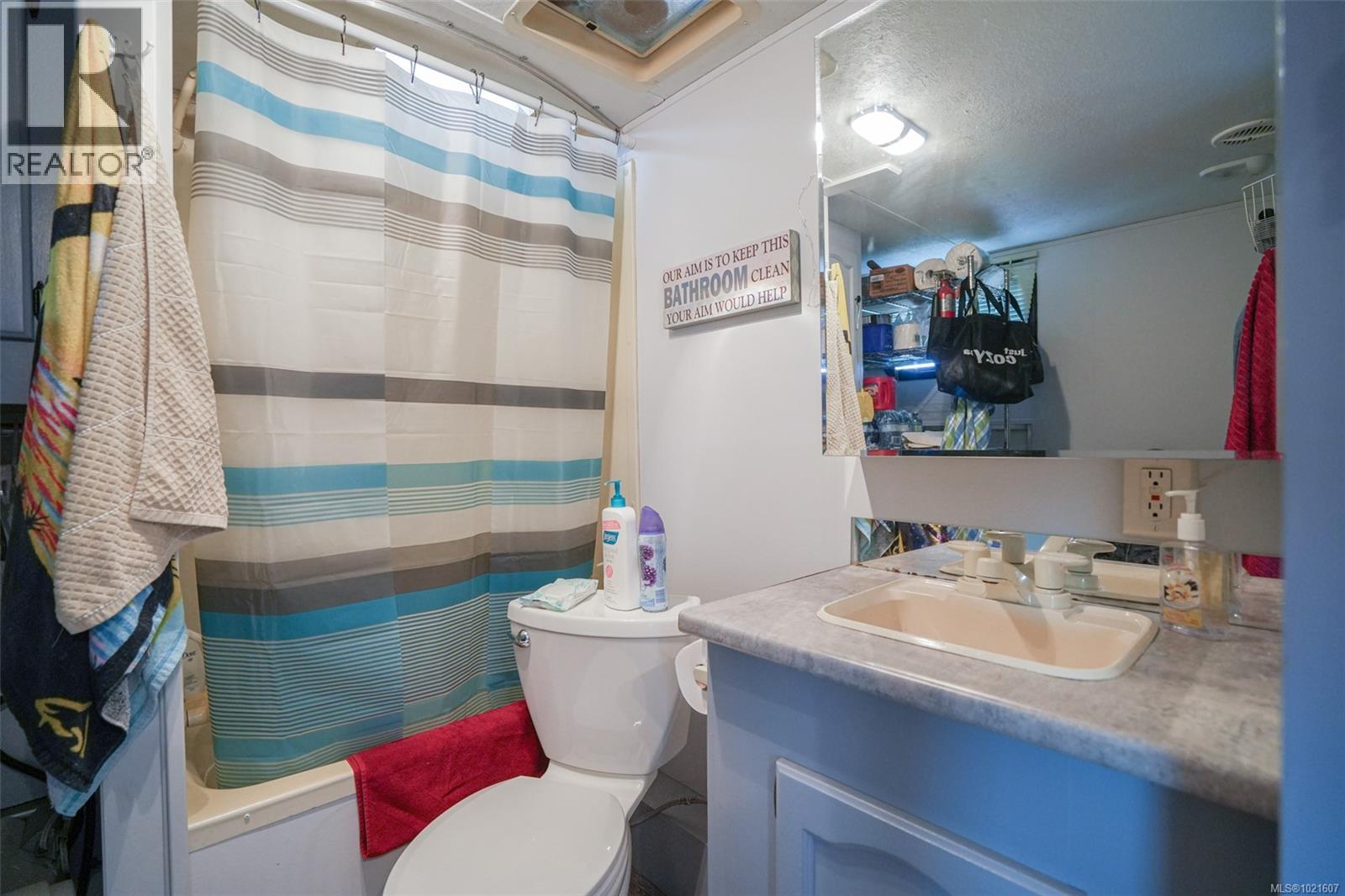 1098 Sixth Ave, Ucluelet