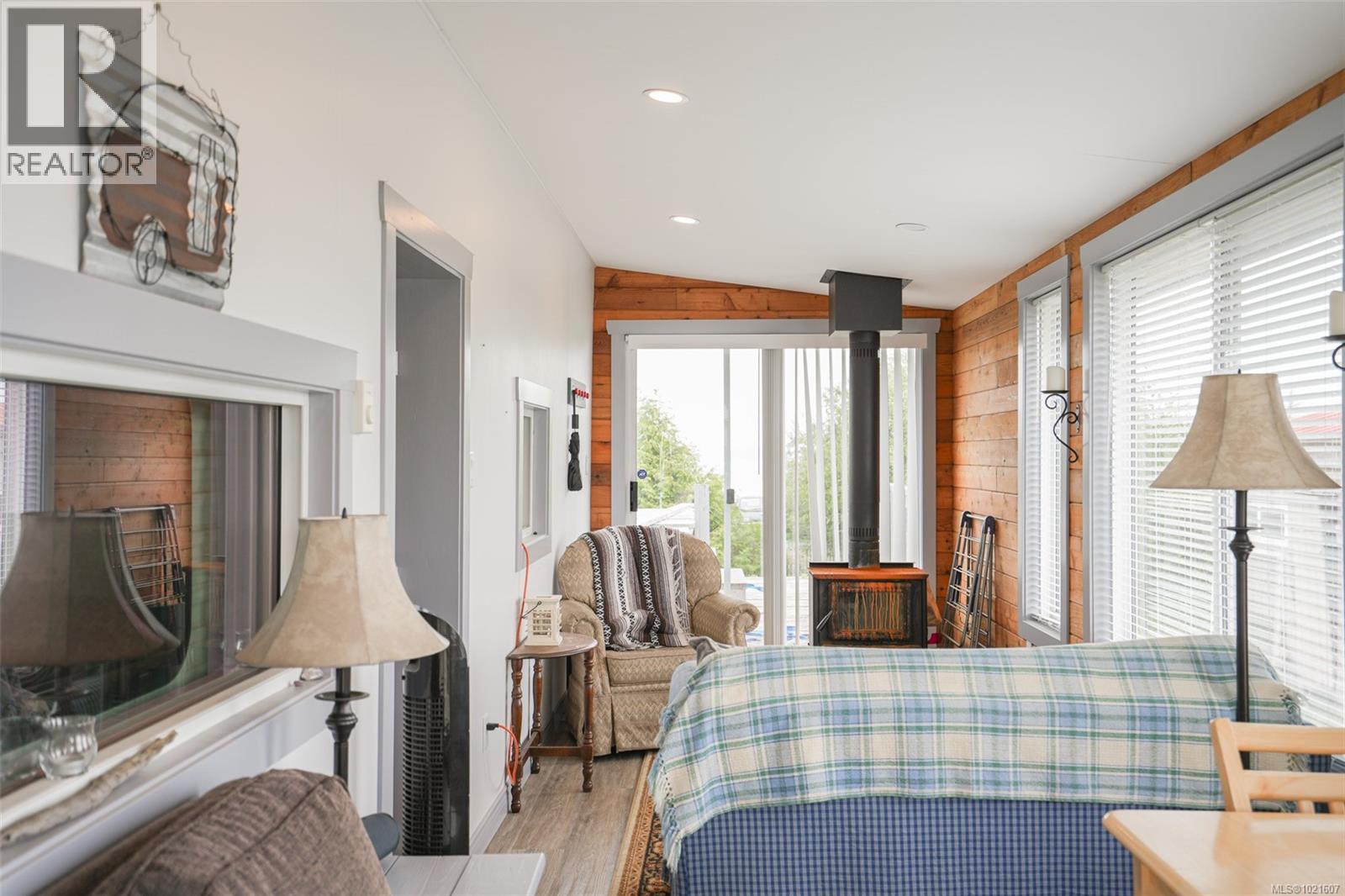 1098 Sixth Ave, Ucluelet