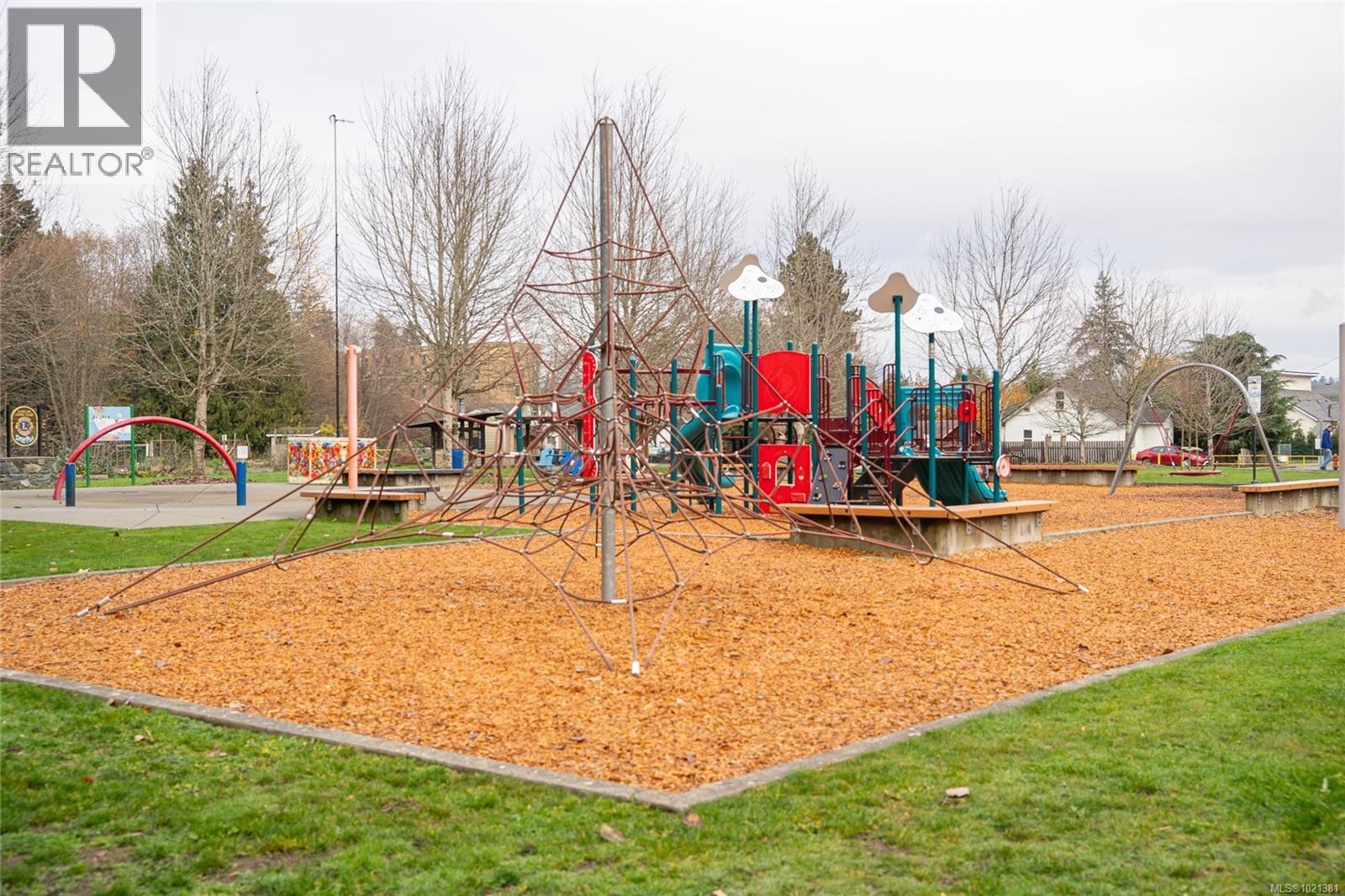 302 275 First St, Duncan