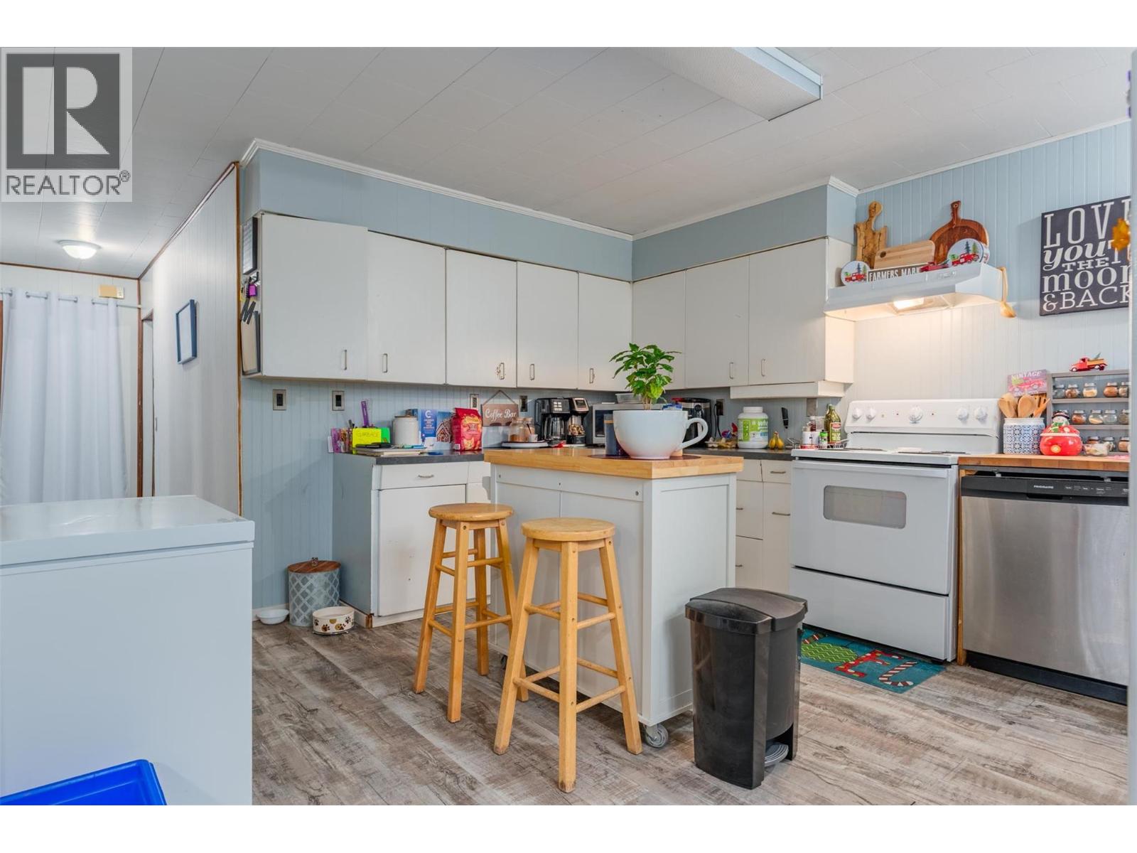 701 10th Avenue, Castlegar