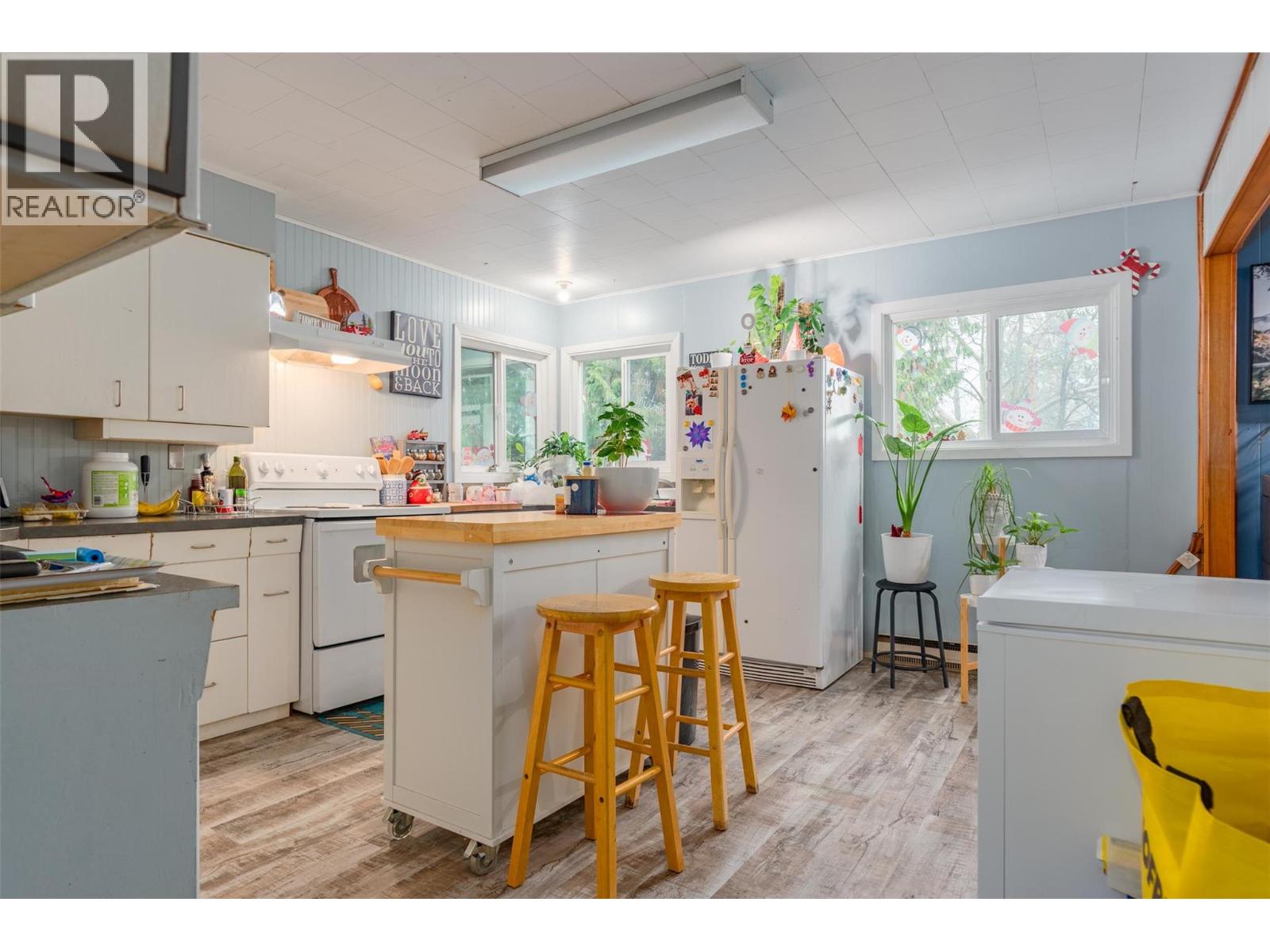 701 10th Avenue, Castlegar