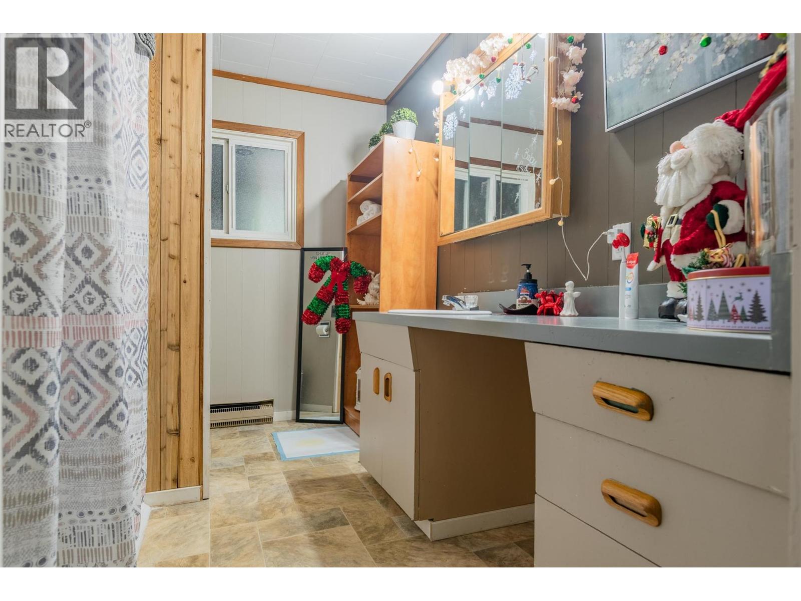 701 10th Avenue, Castlegar