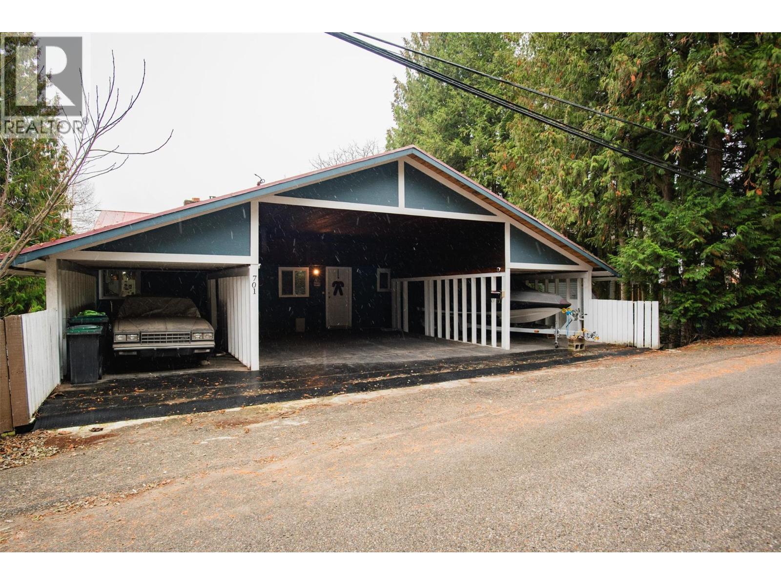 701 10th Avenue, Castlegar