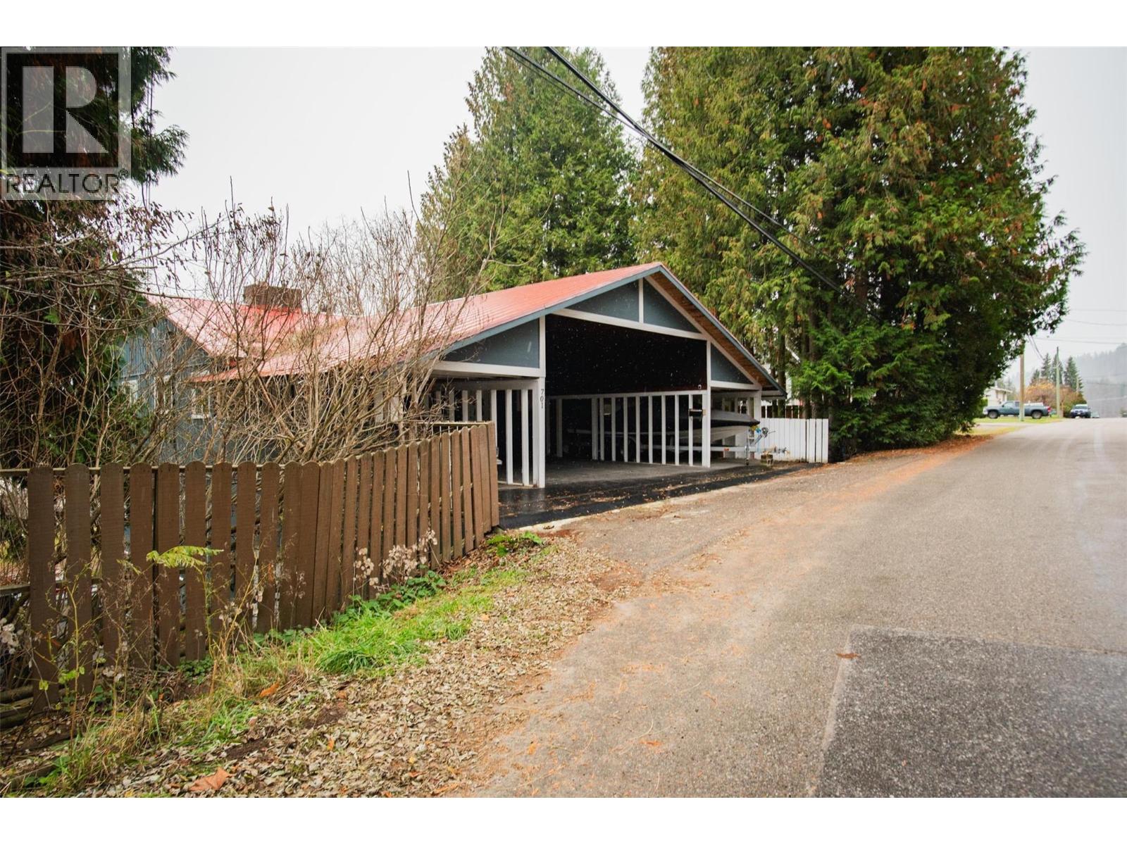 701 10th Avenue, Castlegar